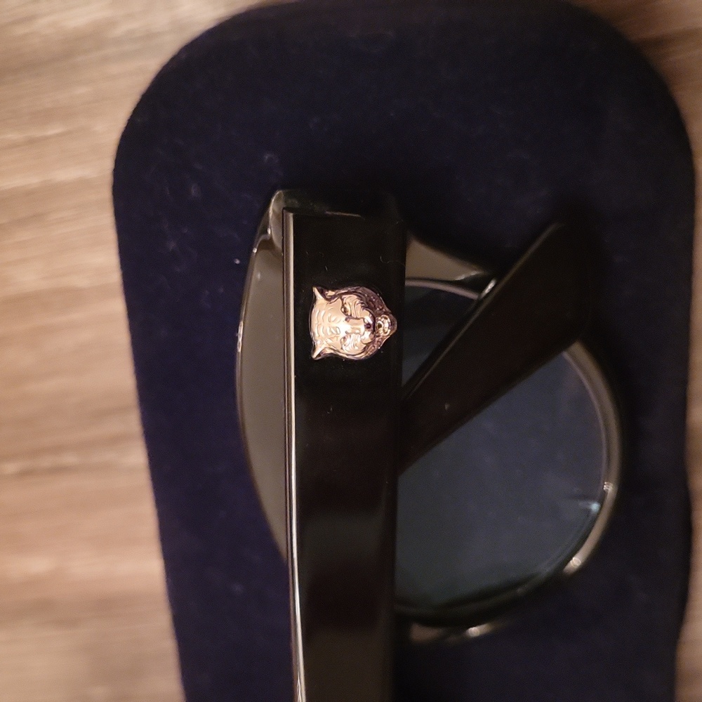 Gucci Glossy Black Cat-Eye Glasses - Picture 10 of 12